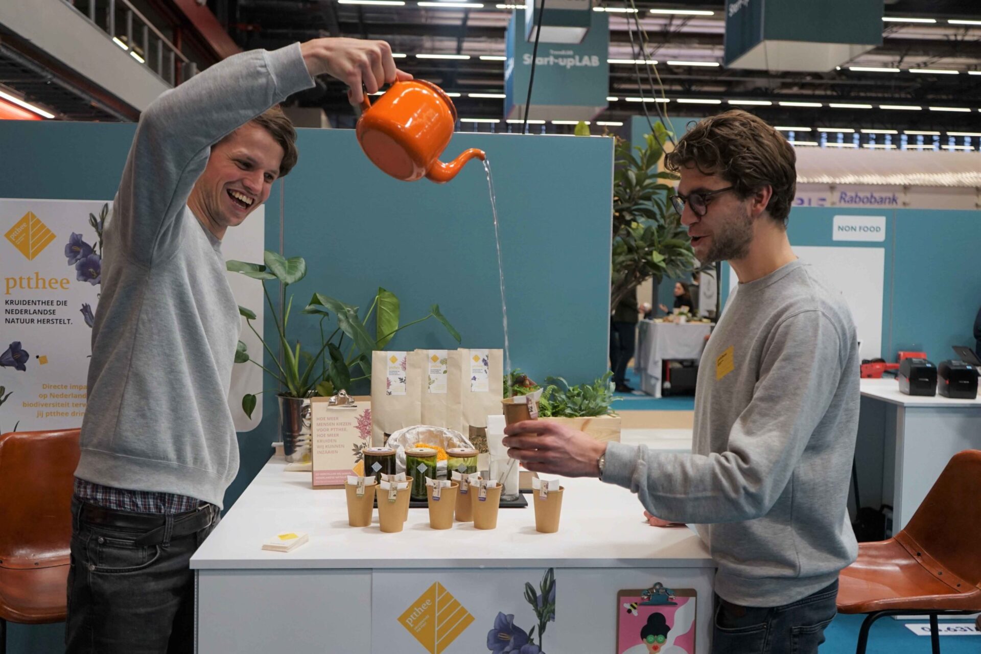 Horecava 2020 kruidenthee maken