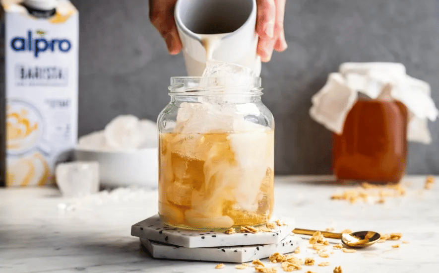 alpro: koude thee recept oat iced kombucha latte