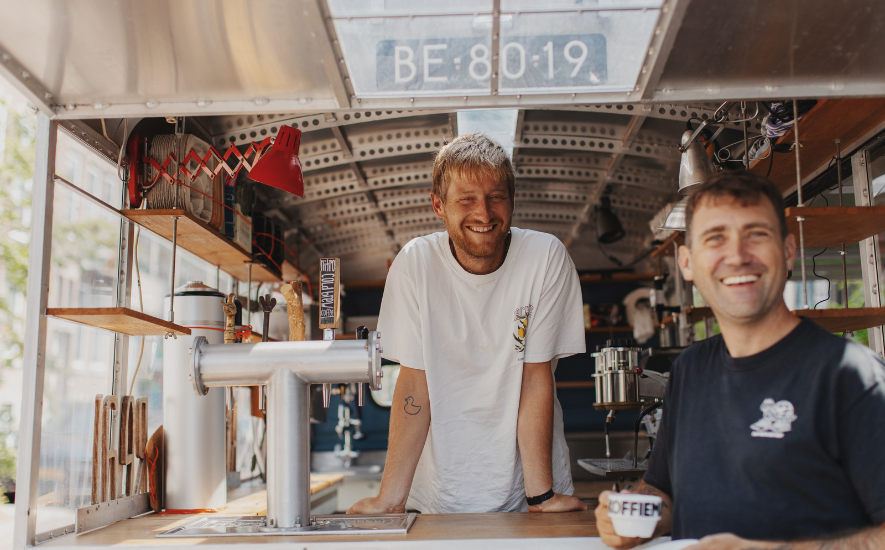Man Met Bril Koffie koffietruck Laura