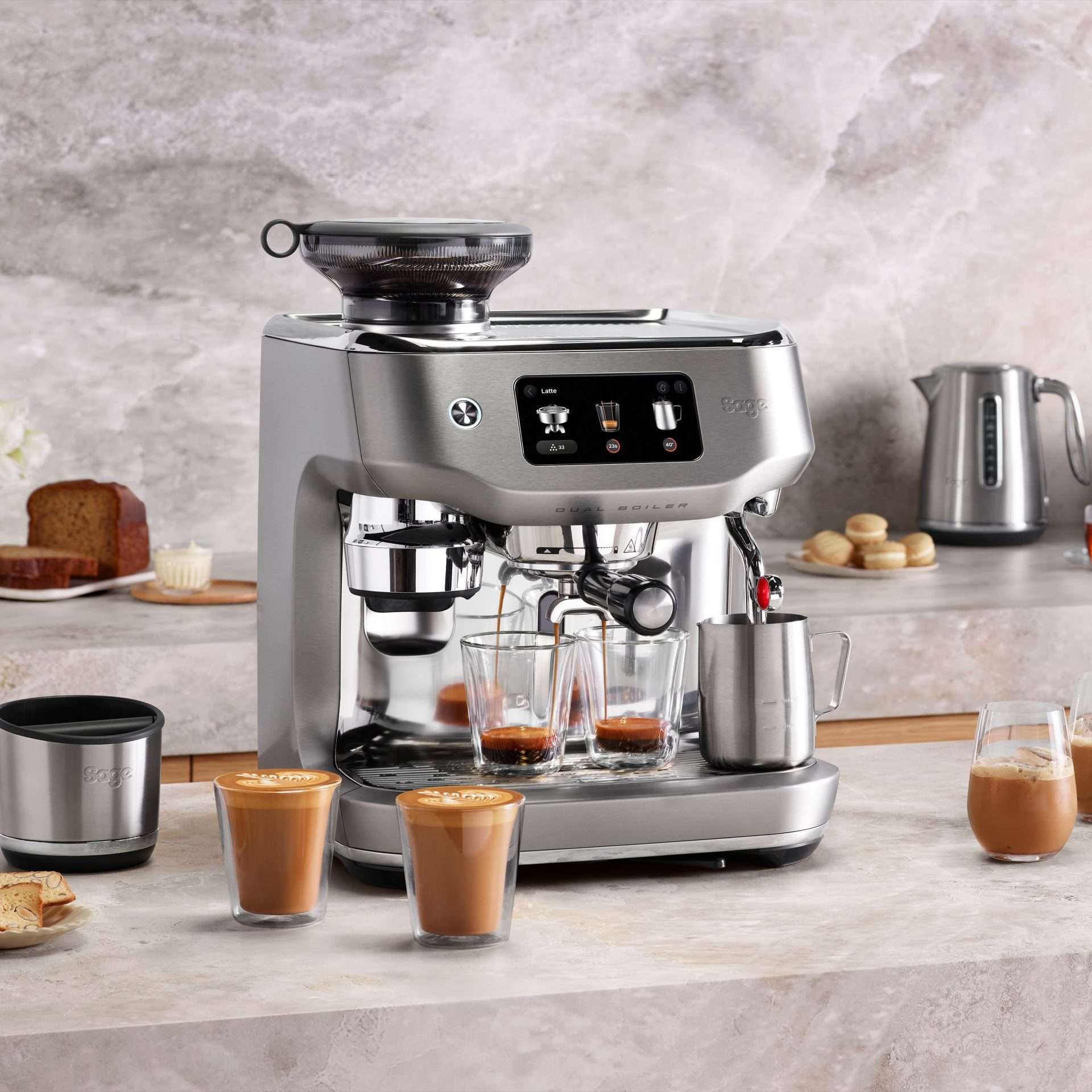 Sage Oracle Dual Boiler sfeer 3 met touchscreen en stoompijpje