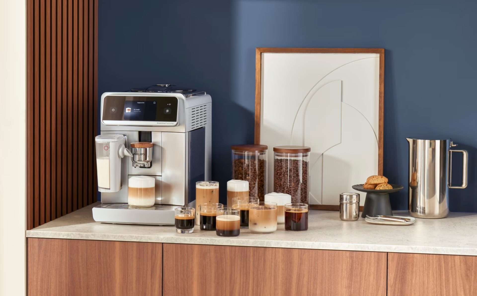 • Philips Café Aromis 8000 Series koffiemachine op aanrecht