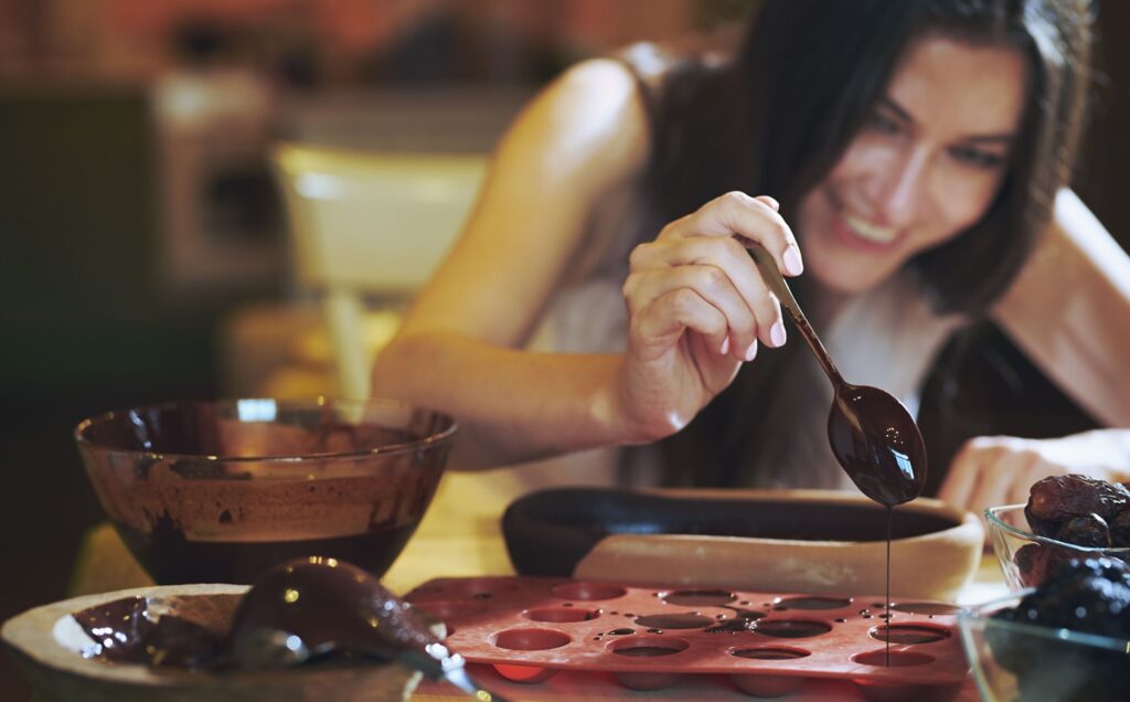 Zelf bean-to-barchocolade maken in 8 stappen - vormpjes