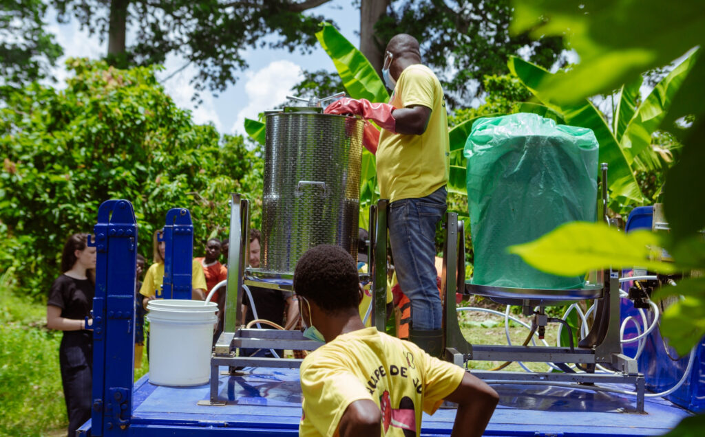 Cocoa fruit is pressed to produce cocoa fruit juice and superior beans.